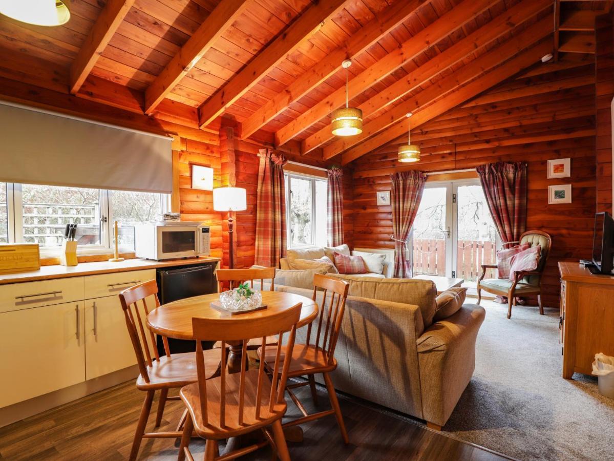 Spruce Lodge Strathpeffer Exteriör bild